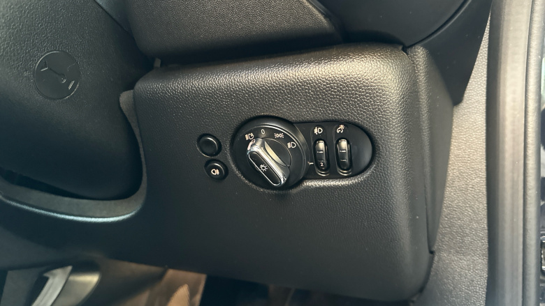 MINI Hatchback 1.5 Cooper Classic 3dr Auto [Comfort/Nav Pack] Petrol Hatchback